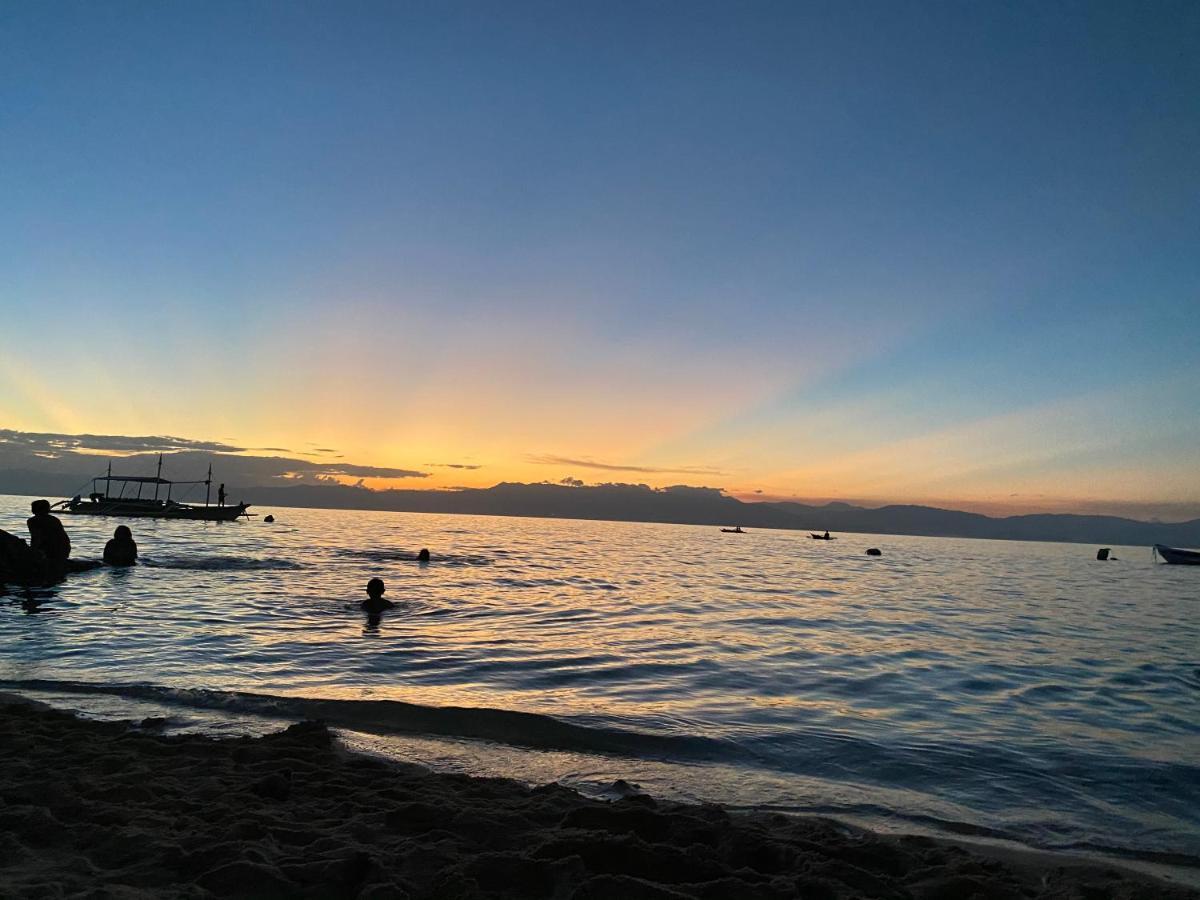 West Coast Beach House Cebu Exteriör bild