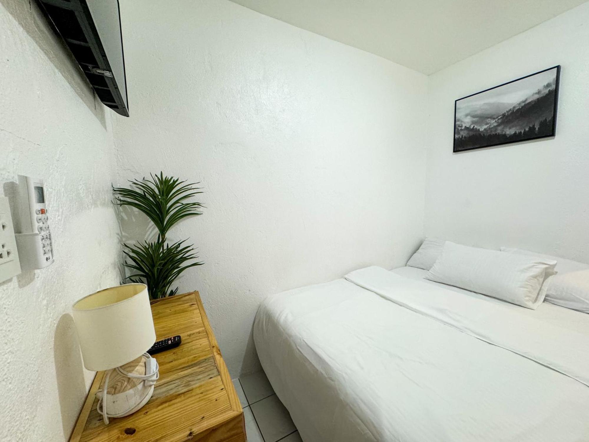 West Coast Beach House Cebu Exteriör bild